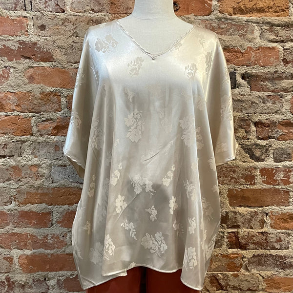 PIXI & IVY WHITE SHORT SLEEVE TOP WITH FLOWER PRINT IN SATIN