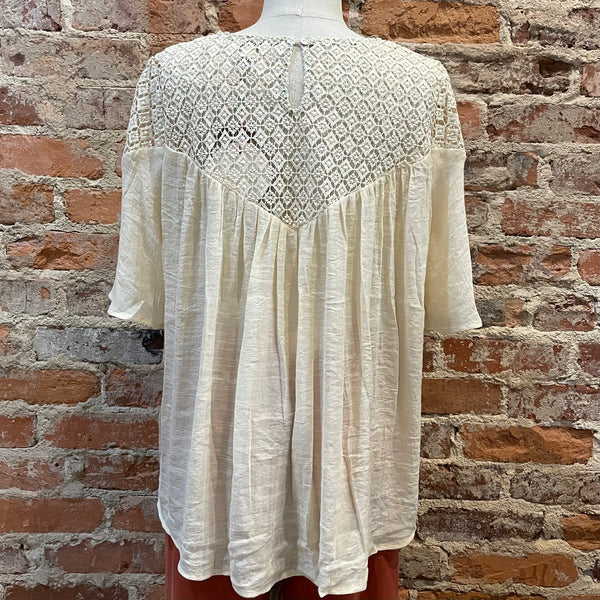 UMGEE BEIGE SHORT SLEEVE SHIRT WITH LACE AT THE TOP
