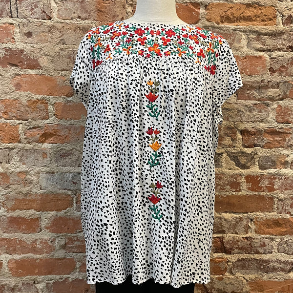 CAROL CHRISTAN WHITE SHORT SLEEVE WHITE WITH BLACK POLKA DOTS AND FLORAL STITCHING