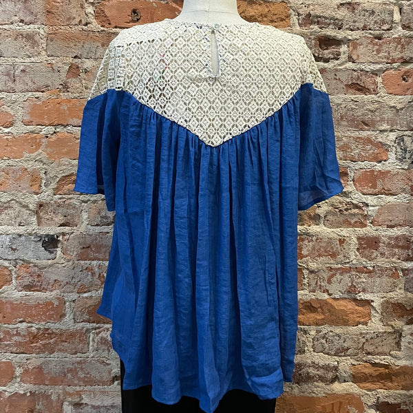 UMGEE BLUE SHORT SLEEVE SHIRT WITH LACE AT THE TOP
