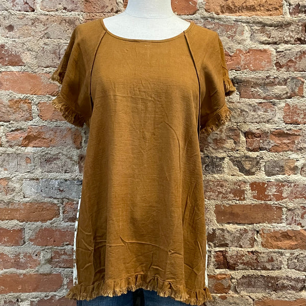 UMGEE BROWN SHORT SLEEVE SHIRT WITH  PRINT ON THE BACK FRAYED AT THE HEM