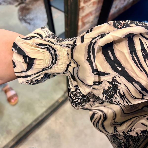 E RETRO BLOUSE IN BLACK AND BEIGE