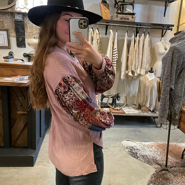 U PINK WAFFLE SHIRT WITH PRINTED SLEEVES